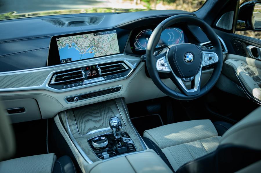 Торпедо BMW X7 xDrive35d Design Pure Excellence (G07) 2019 года  (JP) (фото 15 из 21)